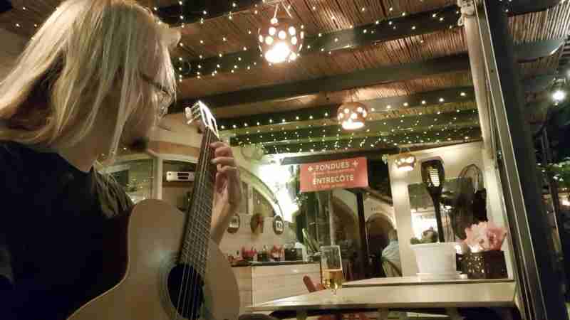 Guitar cover of Mason William's Classical Gas live in Javea, Spain, Costa Blanca area near arenal beach. Don't forget to check out the Swiss restaurant Alma del Mar by Freda if you're in the area. They have great food and excellent service.
Have a look at the full cover of Classical Gas here: https://youtu.be/q9WwJmluuz0
BitChute: https://www.bitchute.com/channel/B6xPgmsGQJpO/
Facebook: https://www.facebook.com/martin.schillaci.37
Rumble: https://rumble.com/c/c-3371168
#Javealivemusic #CostaBlancaLiveMusic #classicalgas, tags: javea die mit und - Youtube